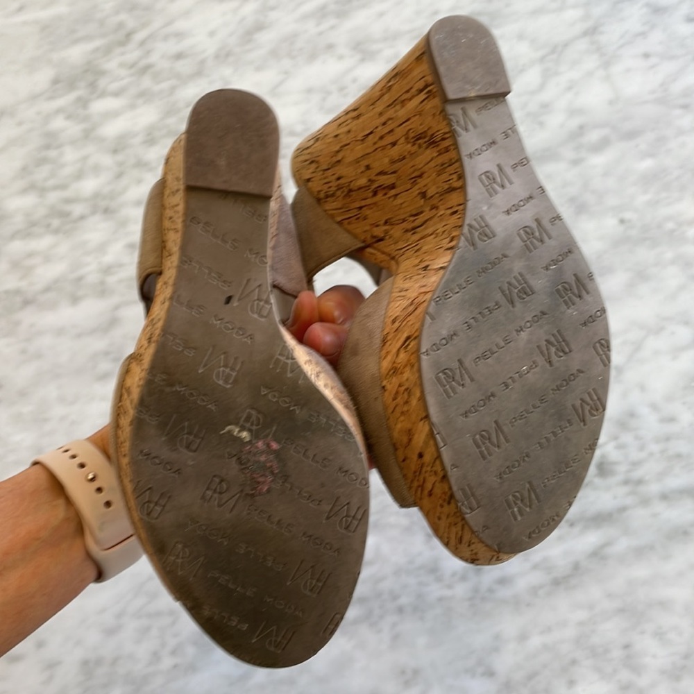 Pelle Moda Dana Wedges - Picture 7 of 7